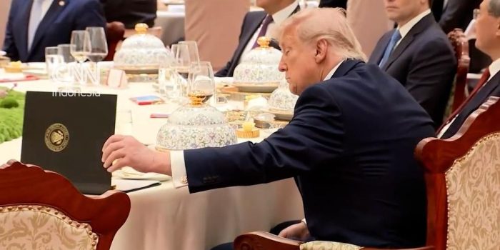 Berita Viral Video Trump Sontek Catatan Xi Jinping, Apa Benar?