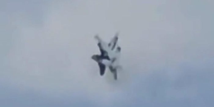 Berita Penampakan Pesawat Jet di AS Tabrakan saat Pertunjukan Udara