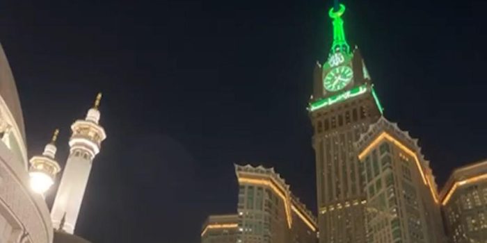Berita Makkah Clock Tower Bersinar Hijau Tanda Masuk 1 Zulhijah