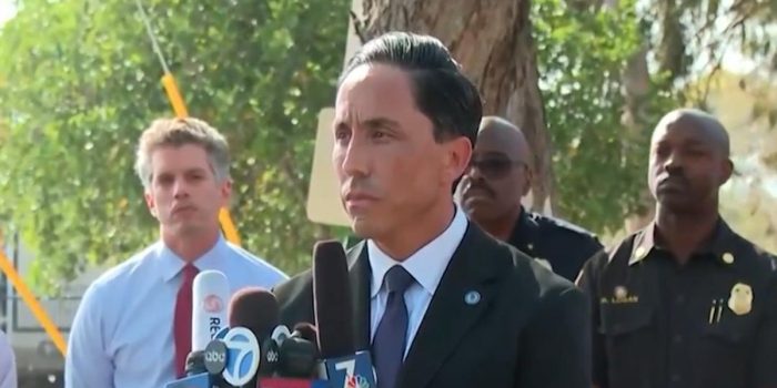 Berita Momen Warga Protes Wali Kota San Diego Usai Penembakan di Masjid