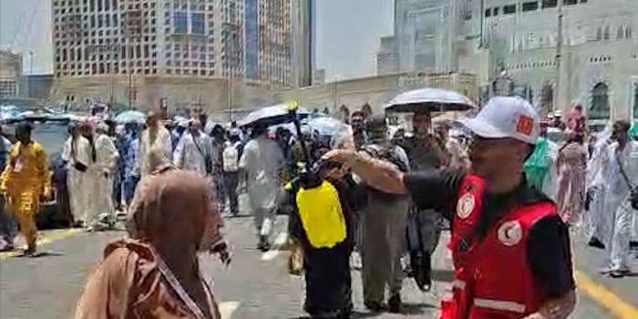 Berita Panas Ekstrem Hantui Jemaah Haji, Petugas Penyemprot Air Dikerahkan
