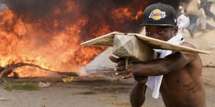 Berita Mencekam Demo Tolak Karantina Ebola di Kenya, 2 Orang Tewas Berita Mencekam Demo Tolak Karantina Ebola di Kenya, 2 Orang Tewas