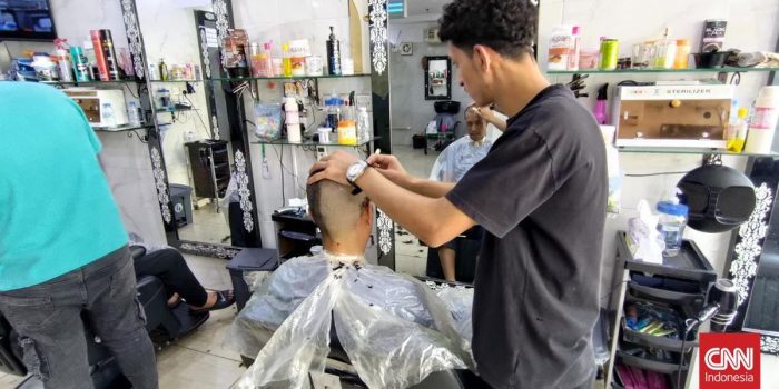 Berita Arab Saudi Perluas Layanan Cukur Rambut Gratis 24 Jam, Ini Lokasinya Berita Arab Saudi Perluas Layanan Cukur Rambut Gratis 24 Jam, Ini Lokasinya