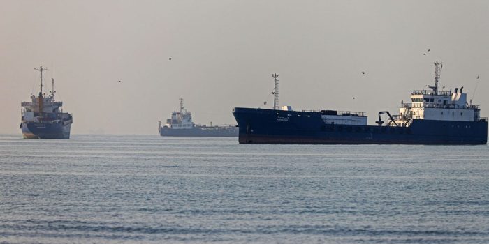 Berita Iran Izinkan 24 Kapal Lewati Selat Hormuz, 300 Lagi Daftar ke IRGC