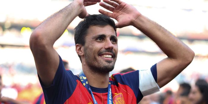 Real Madrid dan Barcelona Berebut Gelandang Manchester City Rodri